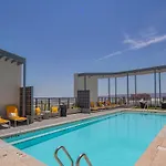 Comfy 1Bd - Dt, Pool, Gym, Parking, High Rise