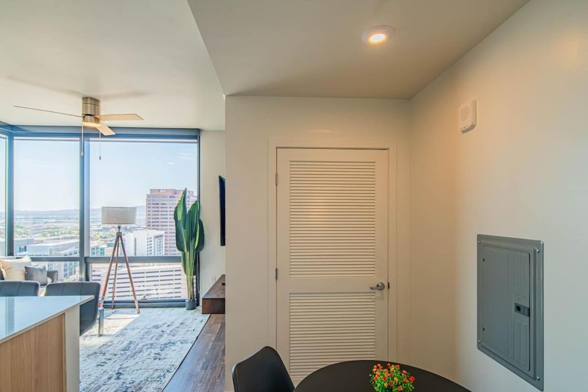 Comfy 1bd - Dt, Pool, Gym, Parking, High Rise Phoenix