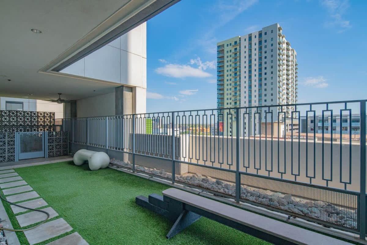 Comfy 1bd - Dt, Pool, Gym, Parking, High Rise Apartemen *