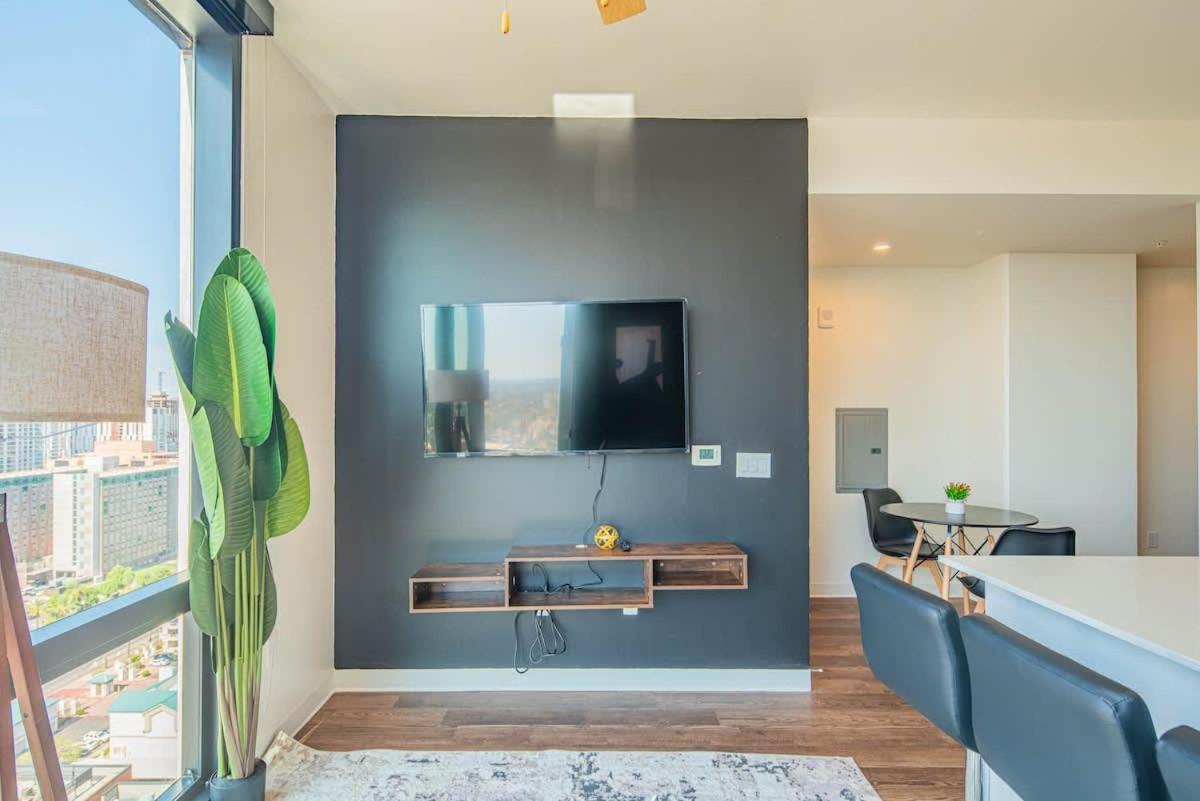 Apartemen Comfy 1bd - Dt, Pool, Gym, Parking, High Rise Phoenix