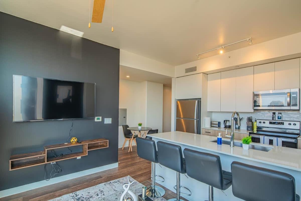 Comfy 1bd - Dt, Pool, Gym, Parking, High Rise Phoenix