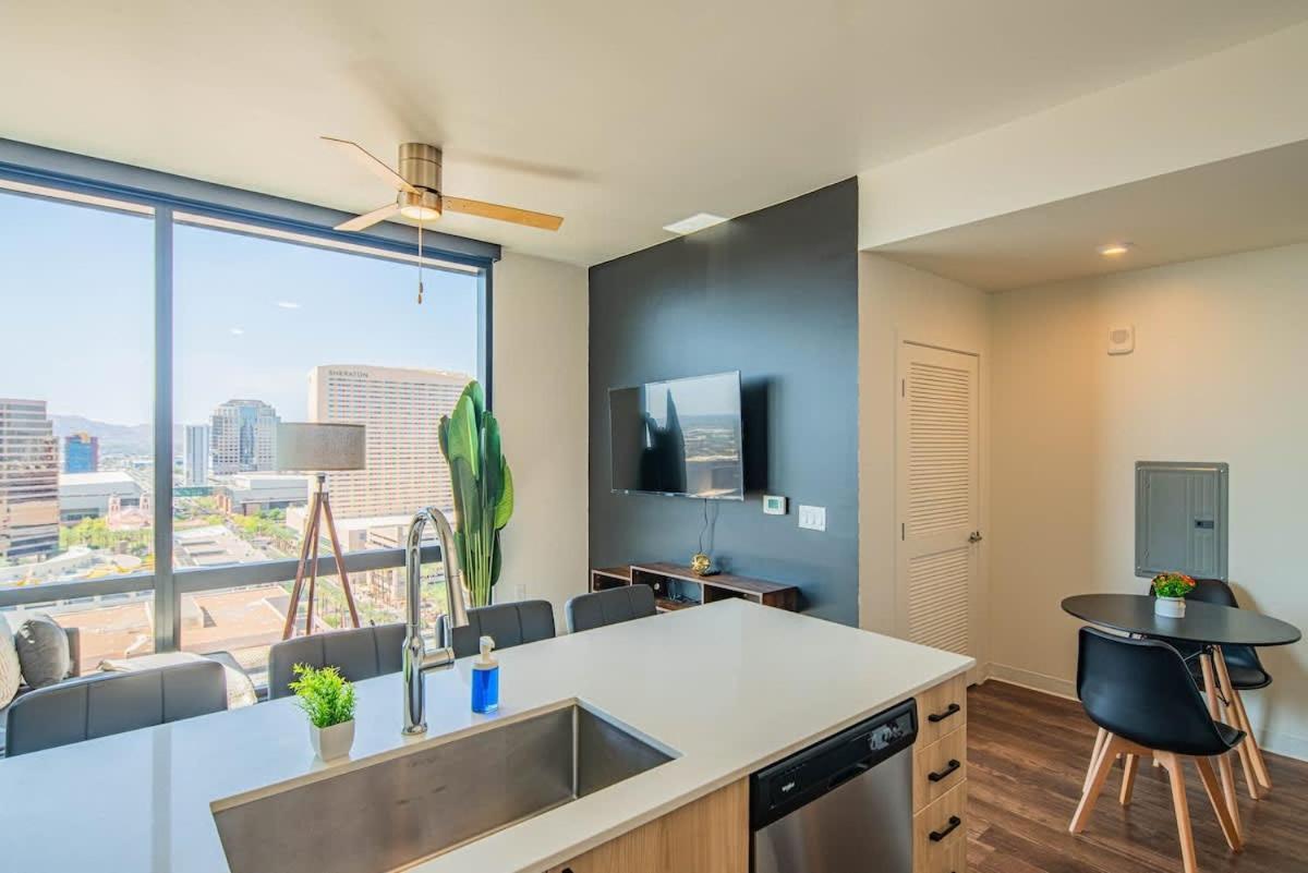 Comfy 1bd - Dt, Pool, Gym, Parking, High Rise Apartemen