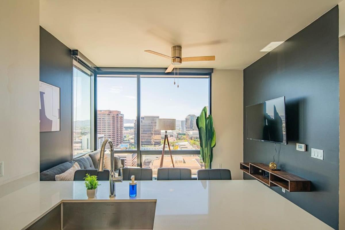 Comfy 1bd - Dt, Pool, Gym, Parking, High Rise Apartemen Phoenix