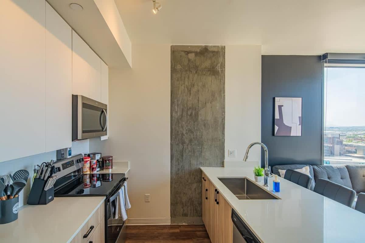 Comfy 1bd - Dt, Pool, Gym, Parking, High Rise * Phoenix