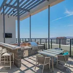 Comfy 1Bd - Dt, Pool, Gym, Parking, High Rise