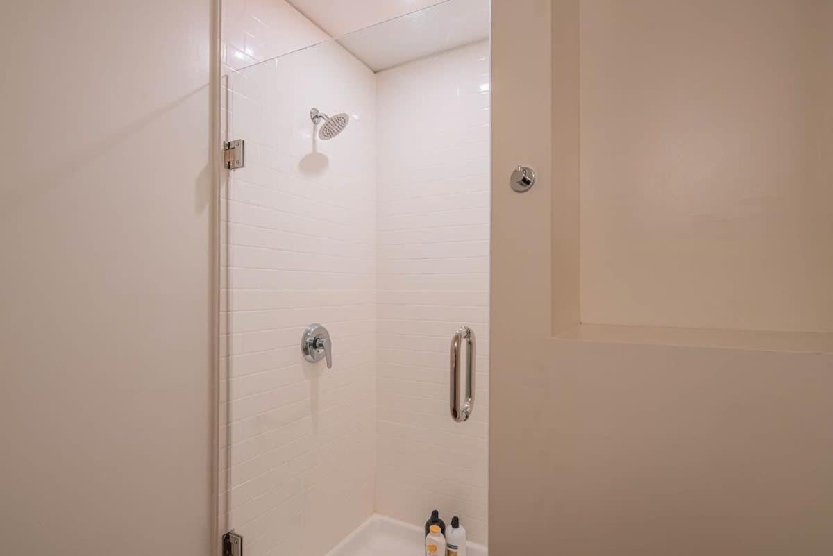 Apartment Comfy 1bd - Dt, Pool, Gym, Parking, High Rise