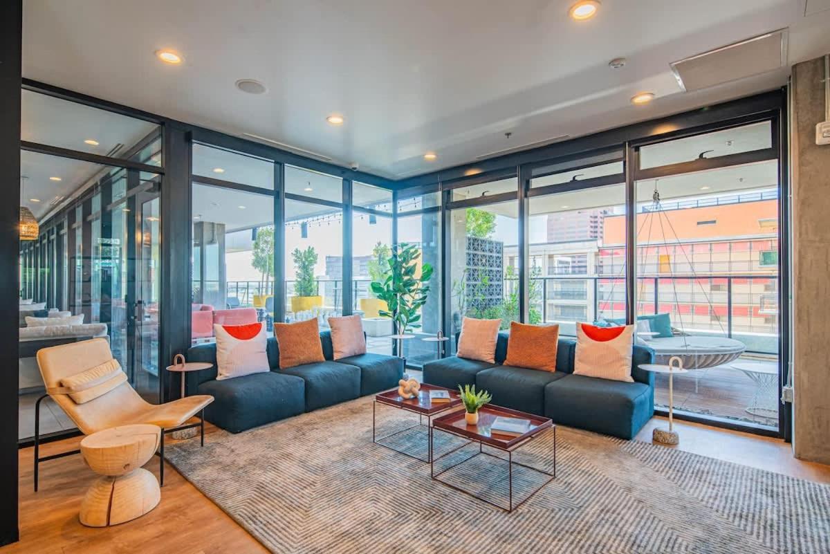 Apartment Comfy 1bd - Dt, Pool, Gym, Parking, High Rise